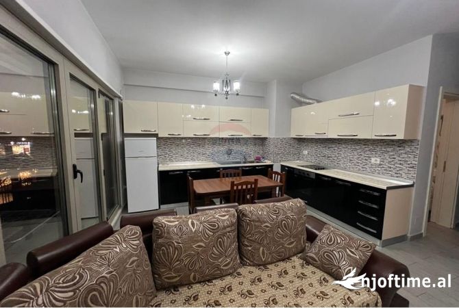 Shtepi me qera Apartament ne Tirane, 2+1, Mobilimi E mobiluar, Pagesa 750  Euro.