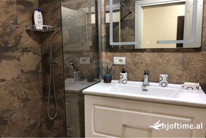 Shtepi me qera Apartament ne Tirane, 2+1, Mobilimi E mobiluar, Pagesa 450  Euro.