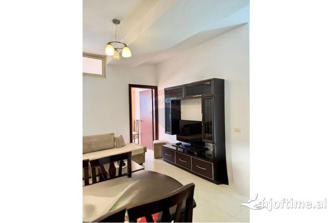 Shtepi me qera 2+1 ne Tirane - 450 Euro