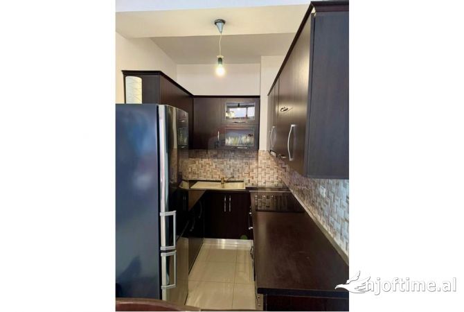 Shtepi me qera Apartament ne Tirane, 2+1, Mobilimi E mobiluar, Pagesa 450  Euro.