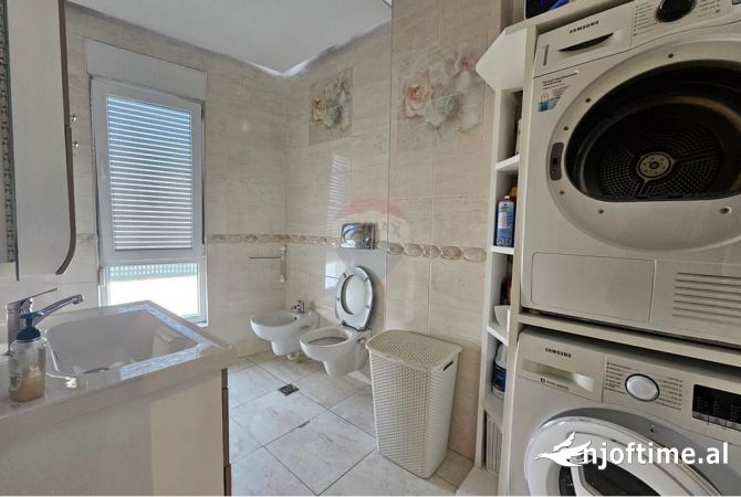 Shtepi ne shitje Apartament ne Tirane, 2+1, Mobilimi E mobiluar, Pagesa 245,000  Euro.