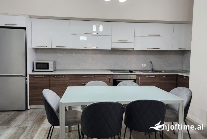 Shtepi me qera 2+1 ne Tirane - 1,200 Euro