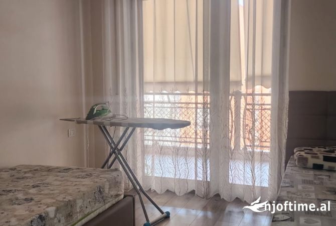 Shtepi me qera Apartament ne Tirane, 2+1, Mobilimi E mobiluar, Pagesa 1,200  Euro.
