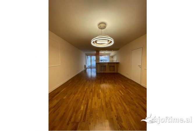 Ambient biznesi me qera 3+1 ne Tirane - 1,000 Euro