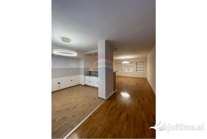 Ambient biznesi me qera 3+1 ne Tirane - 1,000 Euro