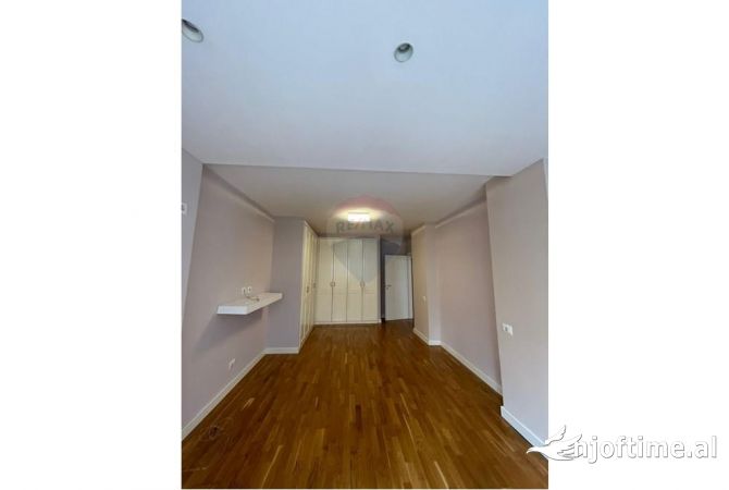 Ambient biznesi me qera 3+1 ne Tirane - 1,000 Euro