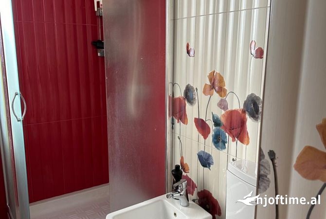 Shtepi me qera Apartament ne Tirane, 2+1, Mobilimi E mobiluar, Pagesa 600  Euro.