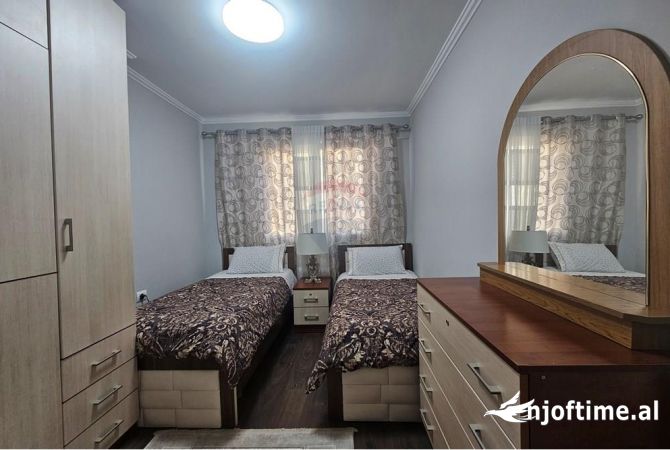 Shtepi ne shitje Apartament ne Tirane, 2+1, Mobilimi E mobiluar, Pagesa 263,000  Euro.