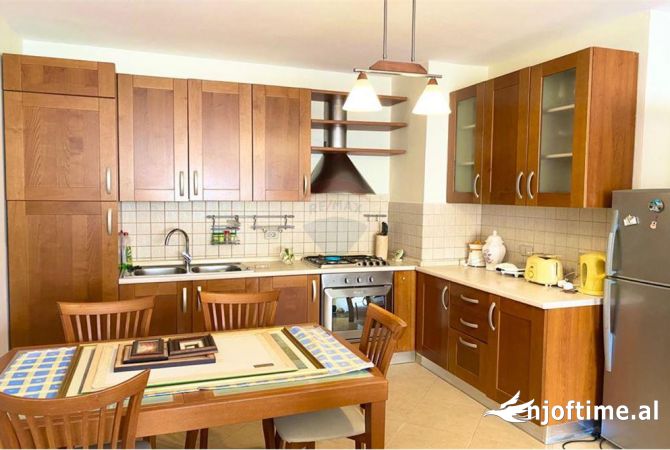 Shtepi me qera 2+1 ne Tirane - 650 Euro