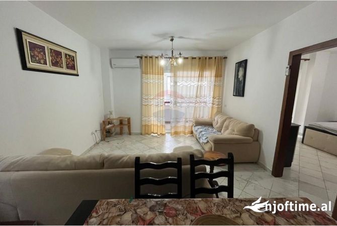 Shtepi me qera Apartament ne Tirane, 2+1, Mobilimi E mobiluar, Pagesa 450  Euro.