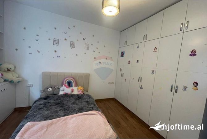 Shtepi ne shitje Apartament ne Tirane, 2+1, Mobilimi E mobiluar, Pagesa 150,000  Euro.