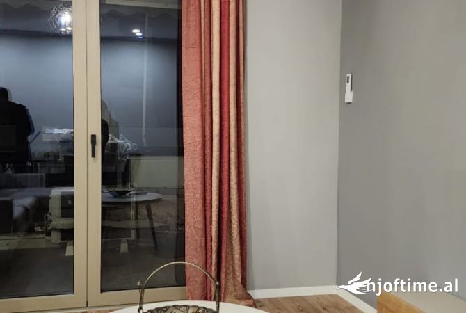 Shtepi me qera Apartament ne Tirane, 1+1, Mobilimi E mobiluar, Pagesa 650  Euro.