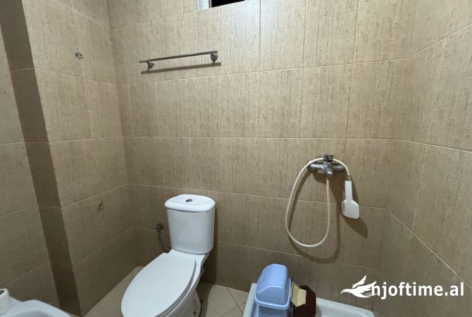 Shtepi me qera Apartament ne Tirane, 2+1, Mobilimi E mobiluar, Pagesa 550  Euro.