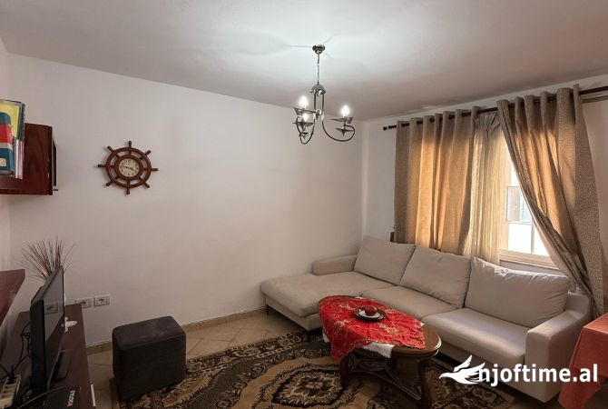 Shtepi me qera Apartament ne Tirane, 2+1, Mobilimi E mobiluar, Pagesa 450  Euro.