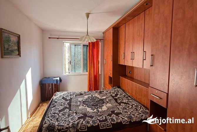 Shtepi me qera Apartament ne Tirane, 2+1, Mobilimi E mobiluar, Pagesa 450  Euro.