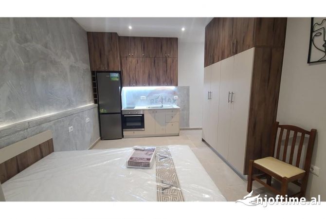 Shtepi me qera Garsoniere ne Tirane - 300 Euro