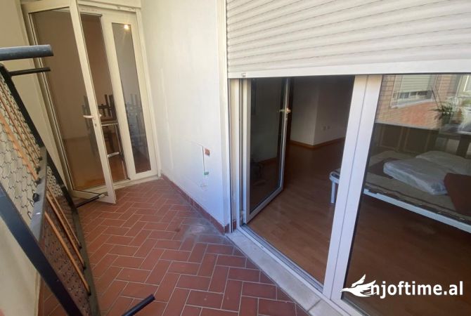 Ambient biznesi me qera 3+1 ne Tirane - 600 Euro