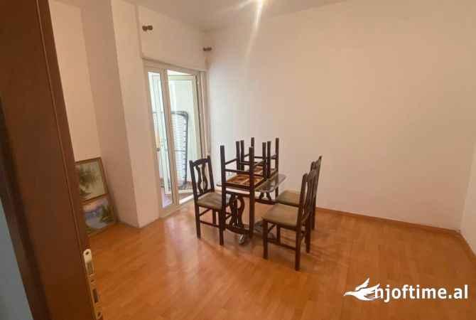 Ambient biznesi me qera 3+1 ne Tirane - 600 Euro