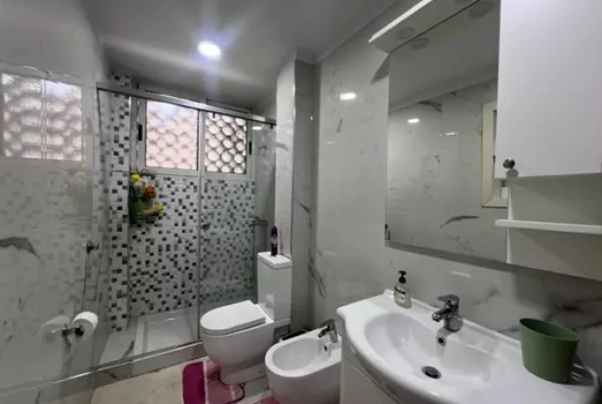 Shtepi me qera Apartament ne Tirane, 3+1, Mobilimi E mobiluar, Pagesa 750  Euro.