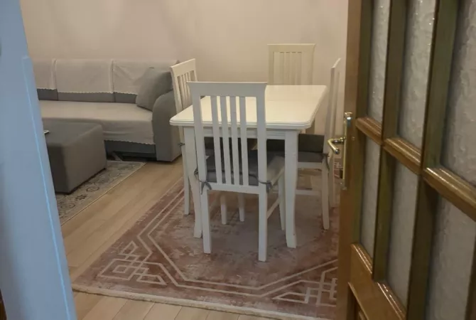 Shtepi me qera Apartament ne Tirane, 3+1, Mobilimi E mobiluar, Pagesa 750  Euro.