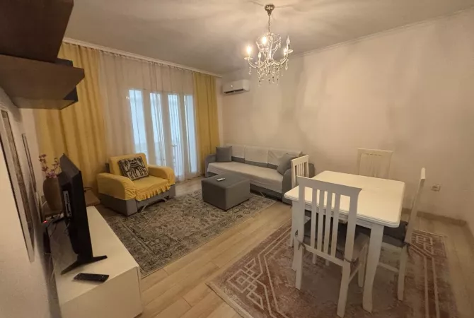 Shtepi me qera Apartament ne Tirane, 3+1, Mobilimi E mobiluar, Pagesa 750  Euro.