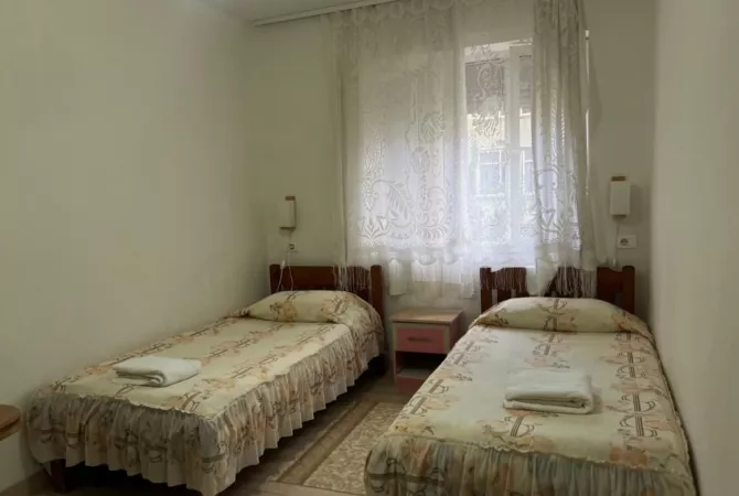 Shtepi me qera Apartament ne Tirane, 3+1, Mobilimi E mobiluar, Pagesa 750  Euro.