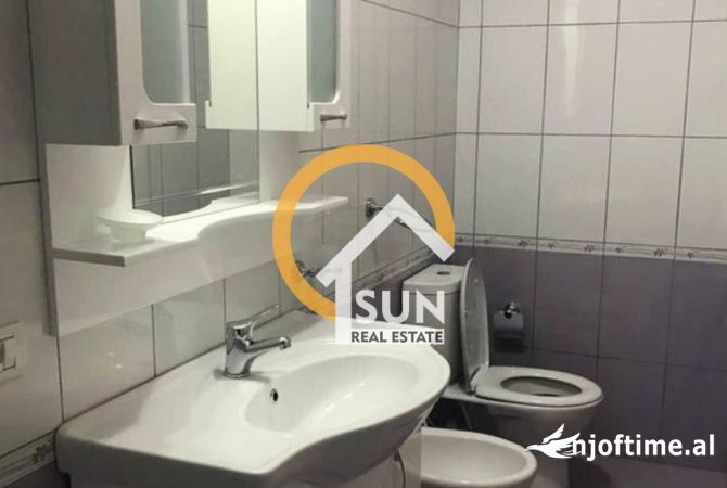 Shtepi ne shitje Apartament ne Shkoder, 2+1, Mobilimi E mobiluar, Pagesa 148,500  Euro.