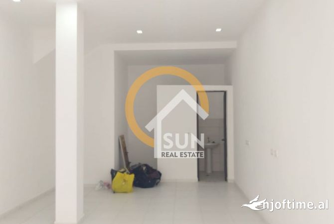 Ambient biznesi me qera 3+1 ne Shkoder - 25,000 Leke