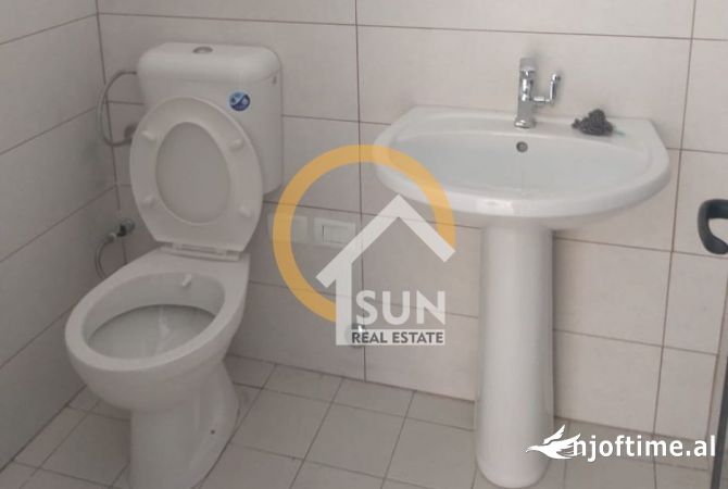 Ambient biznesi me qera 3+1 ne Shkoder - 25,000 Leke