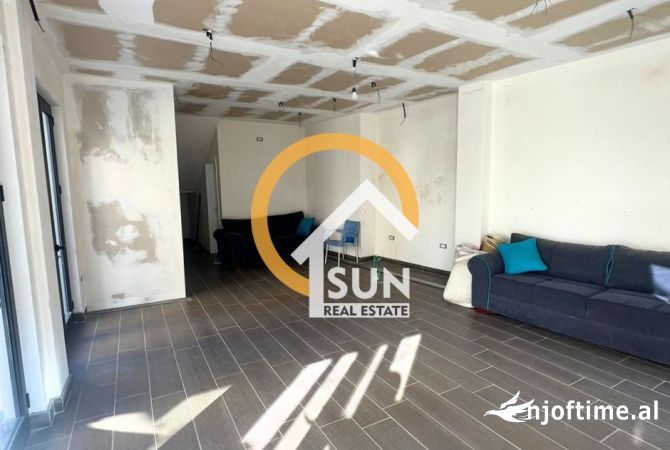 Ambient biznesi me qera 3+1 ne Shkoder - 60,000 Leke