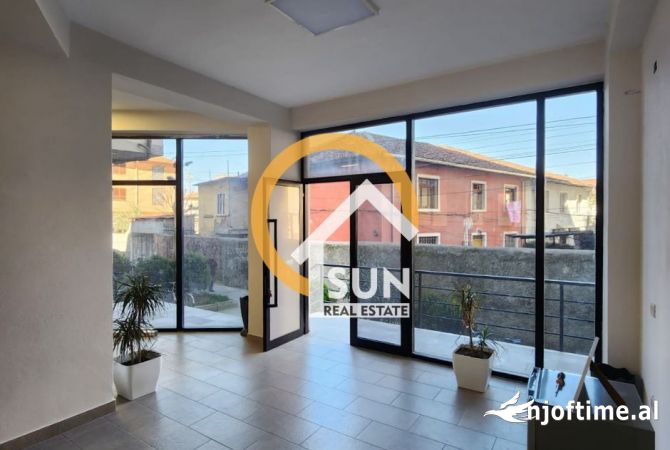 Ambient biznesi ne shitje 3+1 ne Shkoder - 360,000 Euro