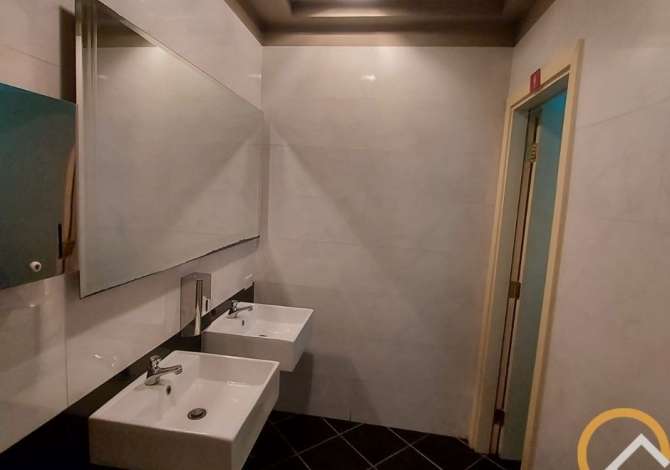 JEPET ME QIRA AMBIENT BIZNESI TEK KINEMAJA, SHKODER 