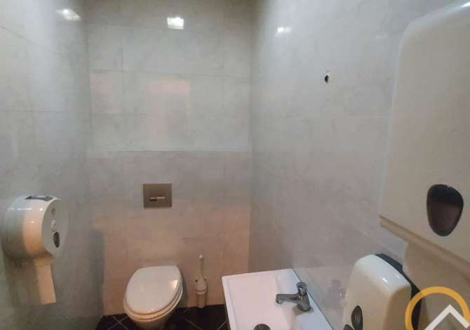 JEPET ME QIRA AMBIENT BIZNESI TEK KINEMAJA, SHKODER 