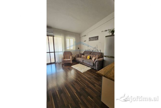 Shtepi ne shitje Apartament ne Durres, 2+1, Mobilimi E mobiluar, Pagesa 129,000  Euro.