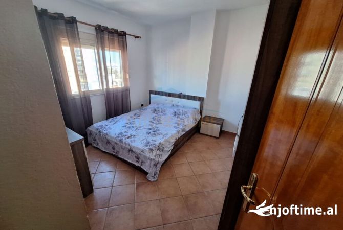 Shtepi ne shitje Apartament ne Durres, 3+1, Mobilimi E mobiluar, Pagesa 230,000  Euro.