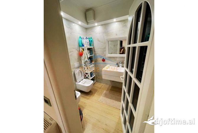 Shtepi ne shitje Apartament ne Durres, 3+1, Mobilimi E mobiluar, Pagesa 300,000  Euro.