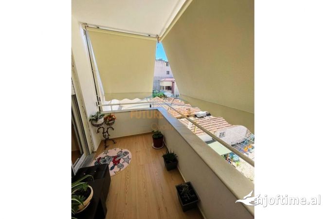 Shtepi ne shitje Apartament ne Durres, 3+1, Mobilimi E mobiluar, Pagesa 300,000  Euro.