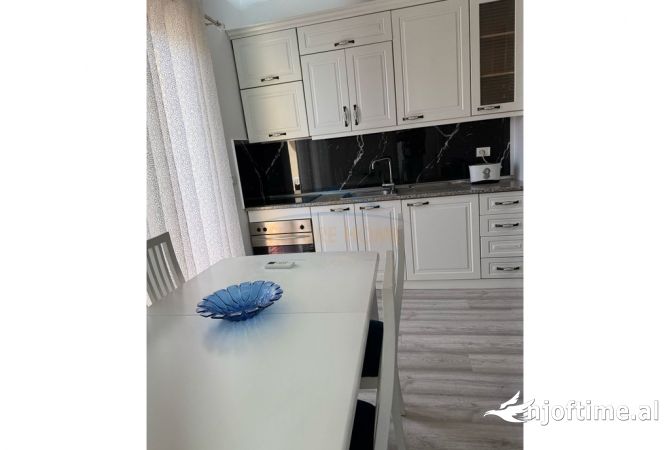 Shtepi ne shitje Apartament ne Durres, 1+1, Mobilimi E mobiluar, Pagesa 102,500  Euro.