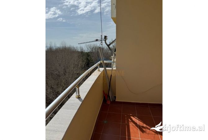 Shtepi ne shitje Apartament ne Durres, 1+1, Mobilimi E mobiluar, Pagesa 102,500  Euro.