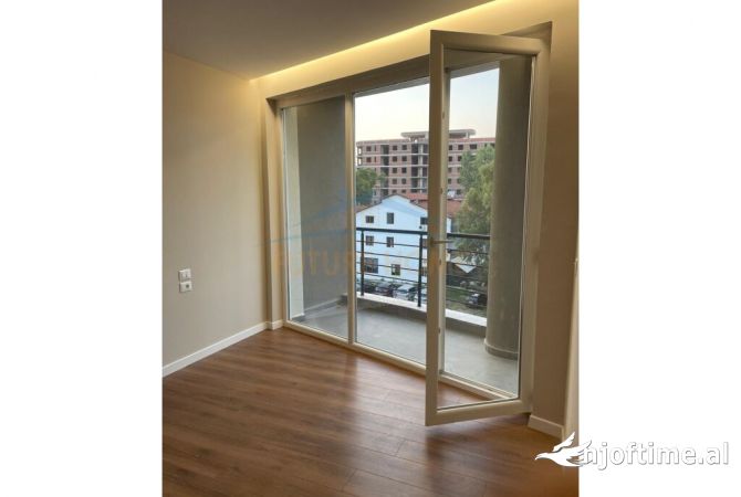 Shtepi ne shitje Apartament ne Durres, 1+1, Mobilimi Bosh, pa mobiluar, Pagesa 105,000  Euro.