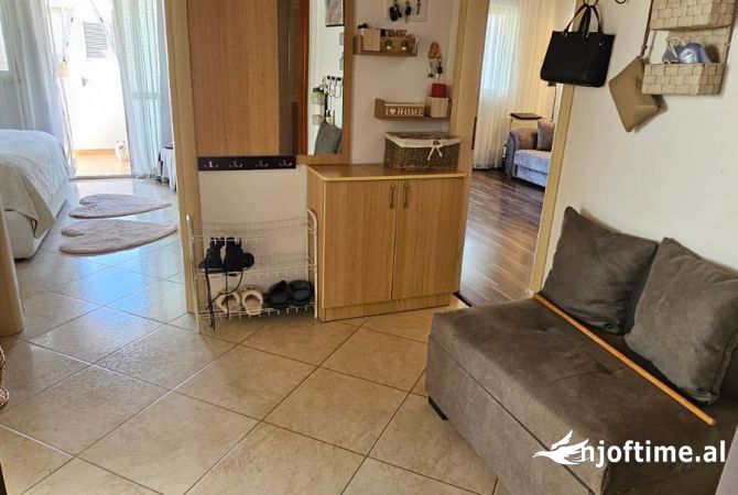 Shtepi ne shitje Apartament ne Durres, 2+1, Mobilimi E mobiluar, Pagesa 129,000  Euro.