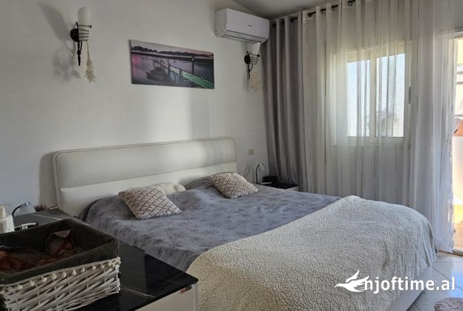 Shtepi ne shitje Apartament ne Durres, 2+1, Mobilimi E mobiluar, Pagesa 129,000  Euro.