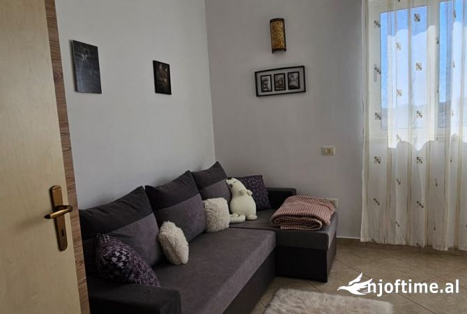 Shtepi ne shitje Apartament ne Durres, 2+1, Mobilimi E mobiluar, Pagesa 129,000  Euro.