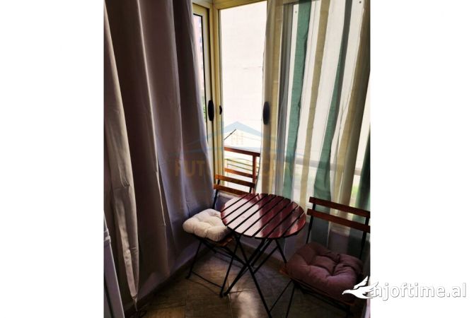 Shtepi ne shitje Apartament ne Durres, Garsoniere, Mobilimi Pjeserisht e mobiluar, Pagesa 55,000  Euro.