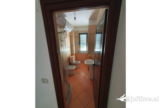 Shtepi ne shitje Apartament ne Durres, 1+1, Mobilimi Bosh, pa mobiluar, Pagesa 85,000  Euro.
