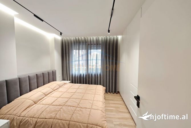 Shtepi ne shitje Apartament ne Tirane, 3+1, Mobilimi E mobiluar, Pagesa 300,000  Euro.