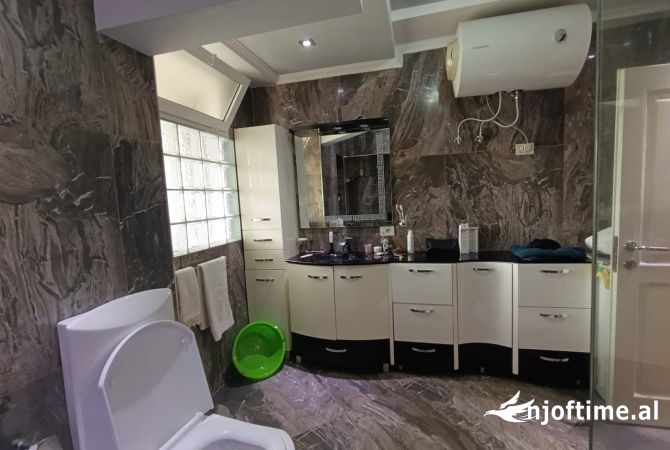 Shtepi me qera Apartament ne Tirane, 3+1, Mobilimi E mobiluar, Pagesa 700  Euro.