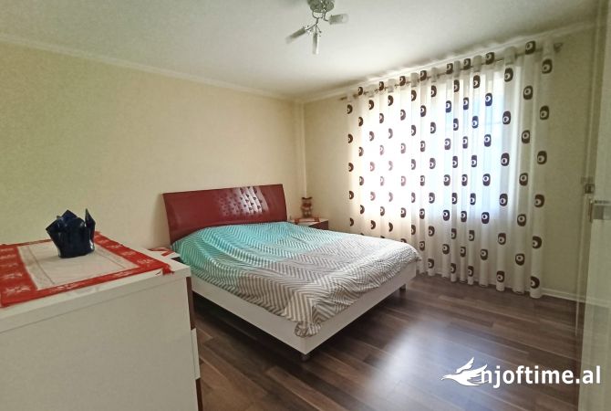 Shtepi me qera Apartament ne Tirane, 3+1, Mobilimi E mobiluar, Pagesa 700  Euro.
