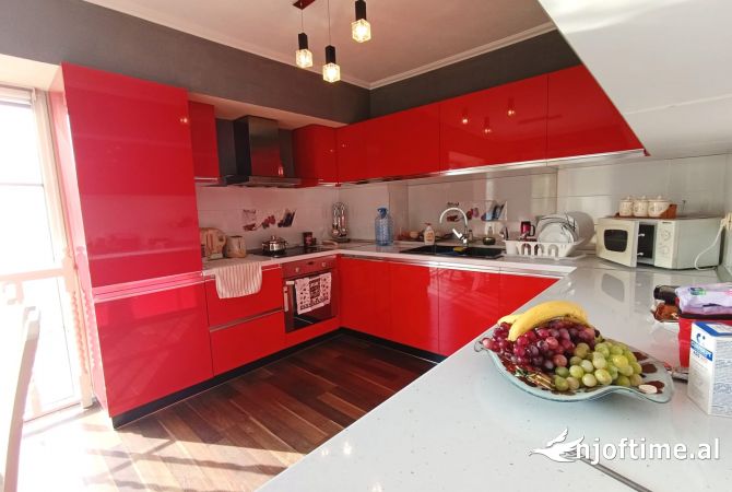 Shtepi me qera Apartament ne Tirane, 3+1, Mobilimi E mobiluar, Pagesa 700  Euro.