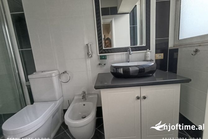 Shtepi me qera Apartament ne Tirane, 3+1, Mobilimi E mobiluar, Pagesa 700  Euro.